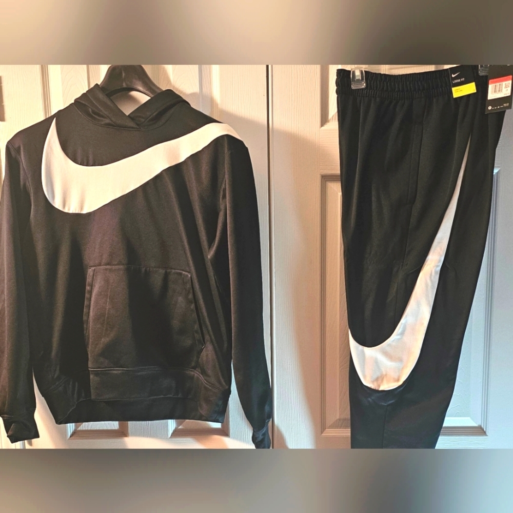 Nike Black sweatsuit hoodie and jogger set. Medium hoodie Large joggers